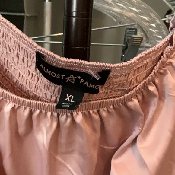 Almost Famous Pink Puff Sleeve Crop Top Blouse - Picture 3 of 4